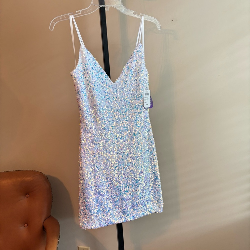 Hoco Kathy Iridescent Sequin Mini
Dress Size S‎ - Picture 4 of 10